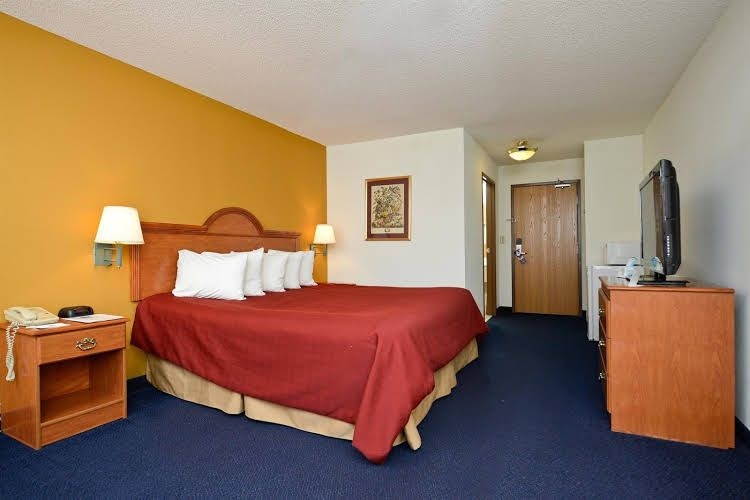 Baymont Inn and Suites Albany0