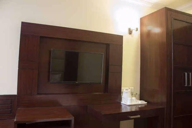 Fab Broadway Inn Nehru Place0