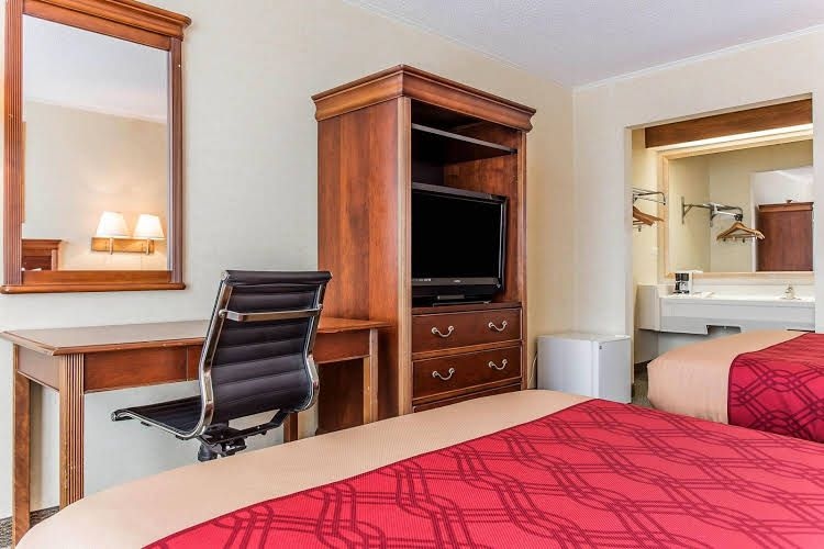 Econo Lodge1