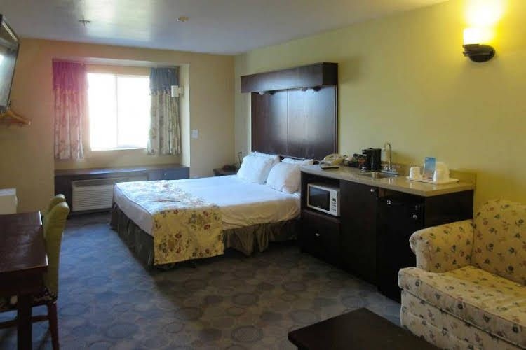 Econo Lodge Auburn0