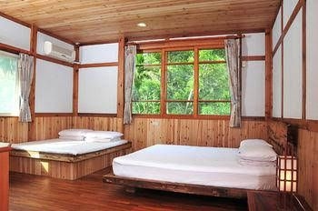Five Bed and Breakfast0