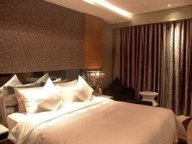 The Luxe Manor3