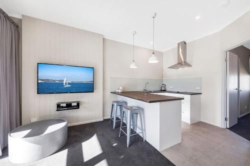 Moonlight Bay Apartments2