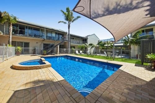 Moonlight Bay Apartments0