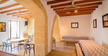 Embat Hostel0