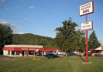 Shepherd Mountain Inn0