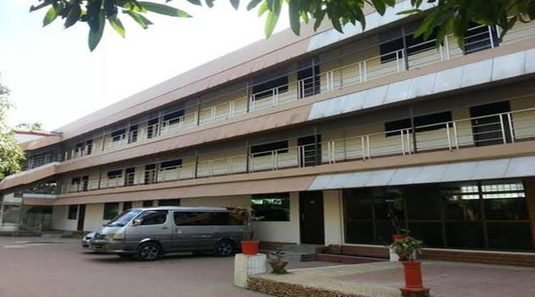 Airport Inn0