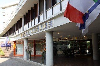 Golden Tulip Mirage1