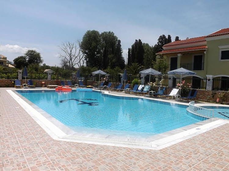 Makis Studios and Apartments0