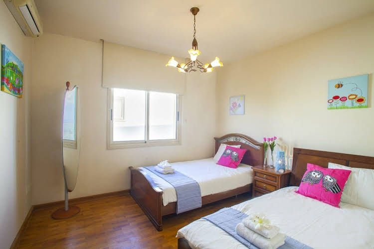 Mackenzie Eftyhia Suite0