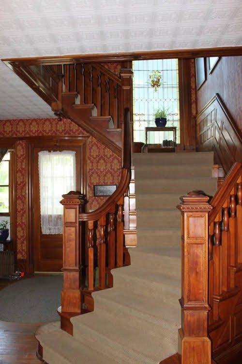 Victorian Charm Inn2