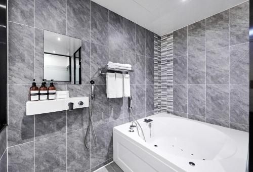 โรงแรมซีแอตเทิล บี (SeattleB Hotel)4