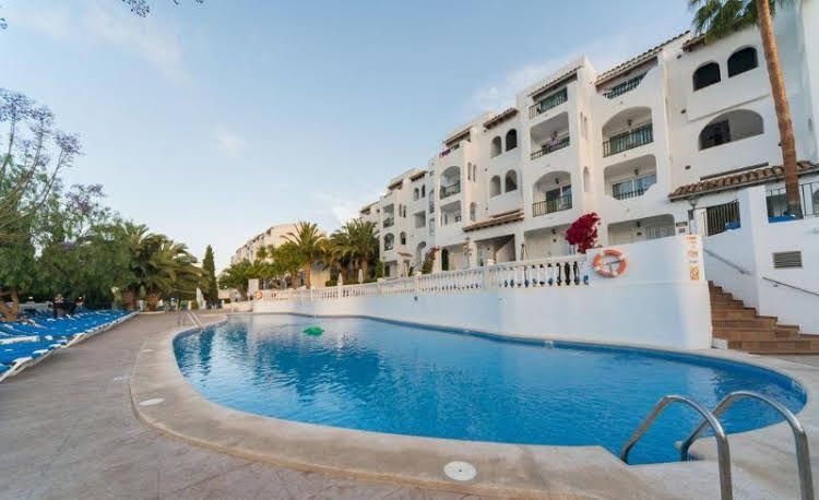 APTS HOLIDAY CENTER0