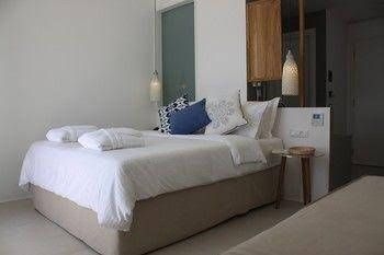 Bluetopia Suites0