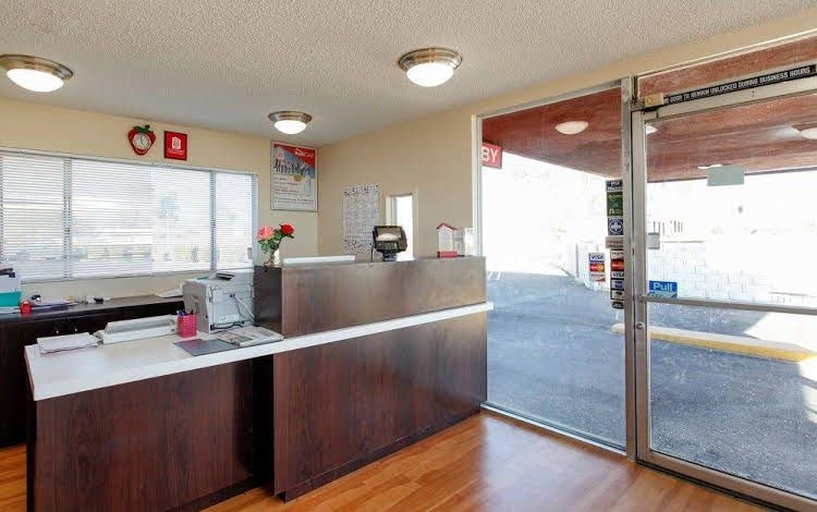 Red Roof Inn Mojave0