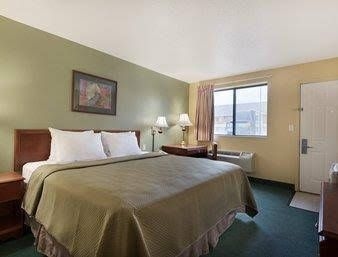 Days Inn Morton3