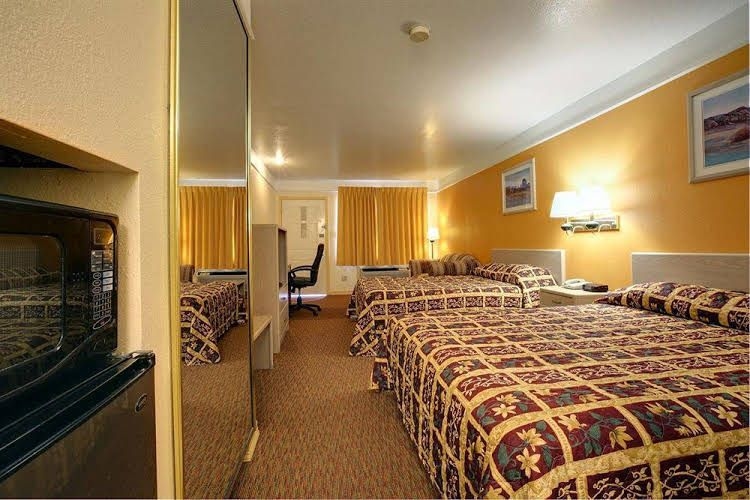 Texas Inn and Suites0
