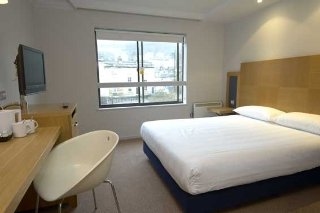 Travelodge Bath Waterside1