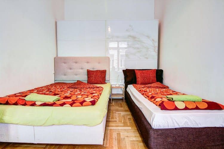 Pals Hostel and Apartments0