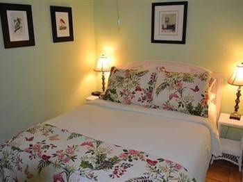 Speakeasy Inn0