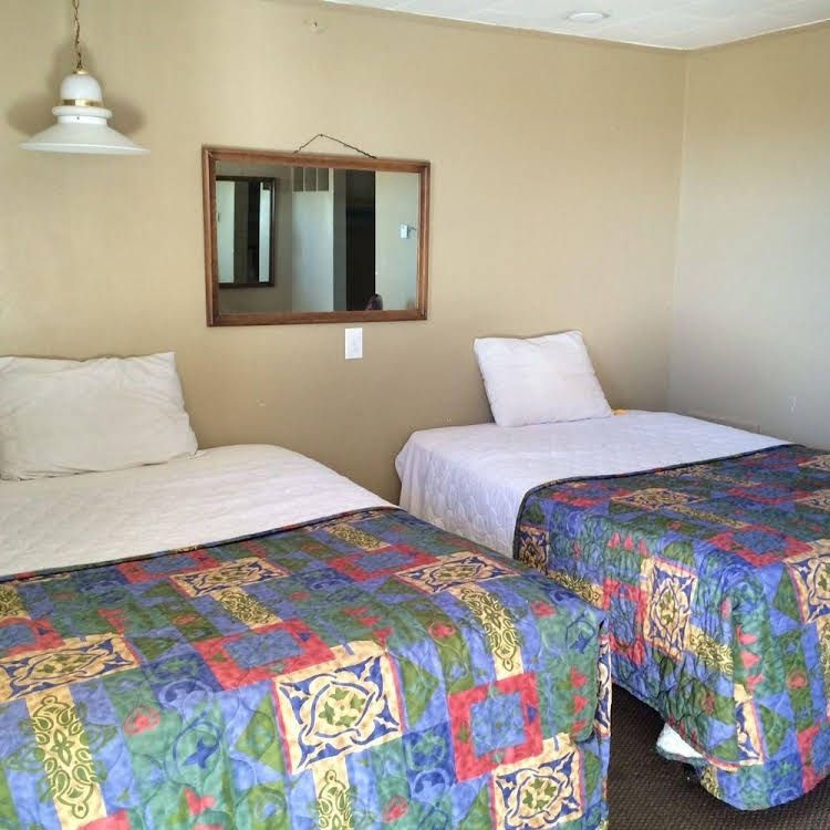 Roadrunner Motel0