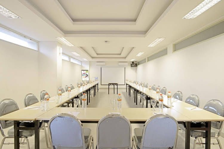 โรงแรมป๊อป! ดิโปเนโกโร สุราบายา (Pop! Hotel Diponegoro Surabaya)0
