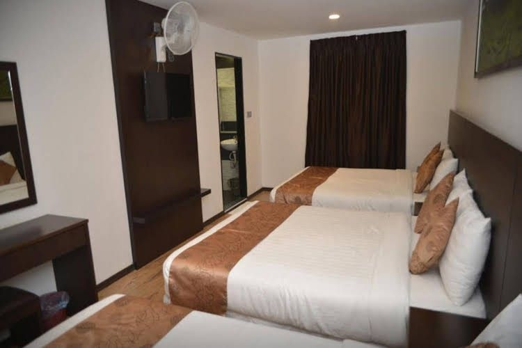 โรงแรมไฮแลนเดอร์ (Highlanders Hotel)2