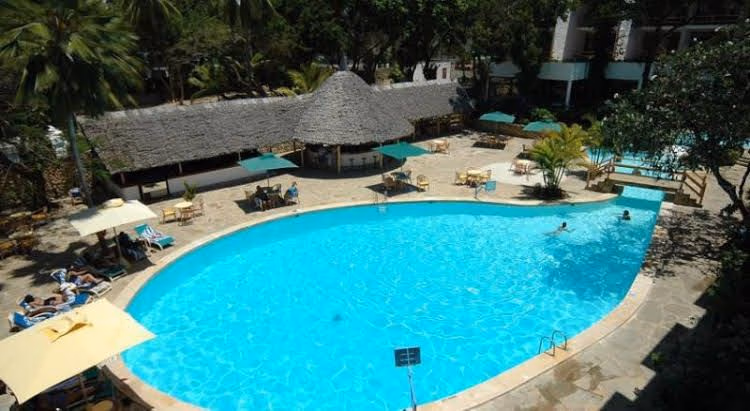 Travellers Beach and Club2