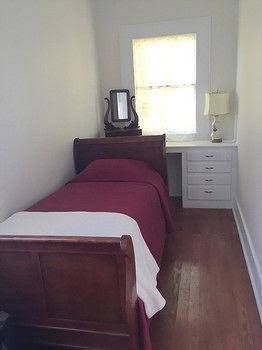Collina Plantation Inn0