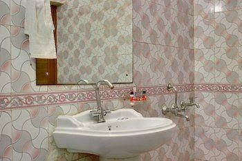 OYO Rooms Noida Golf Course0