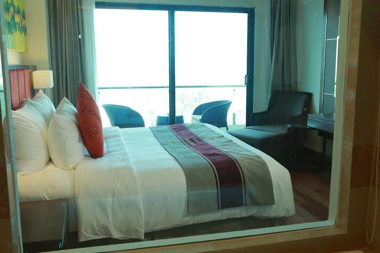 โรงแรมซัมเมอร์ (Summer Hotel)0