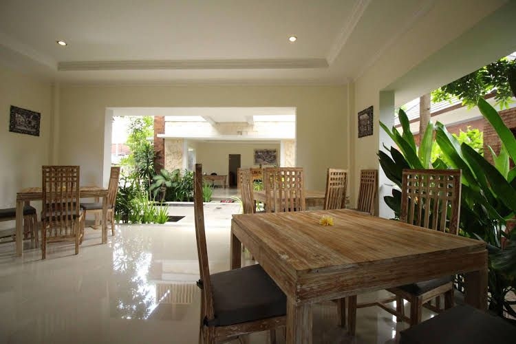 อูมา เดอ วิลล่า (Uma De Villa)1