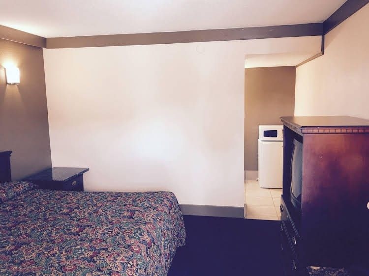 Executive Inn0