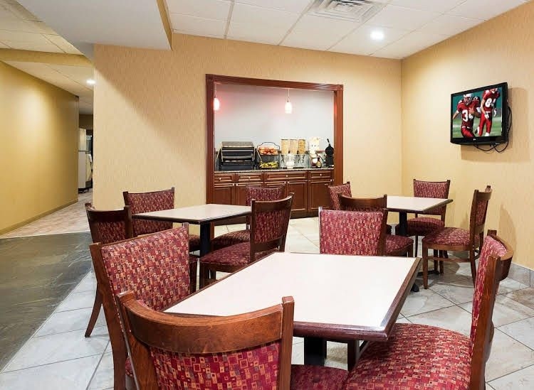 Red Roof Inn and Suites Owego0