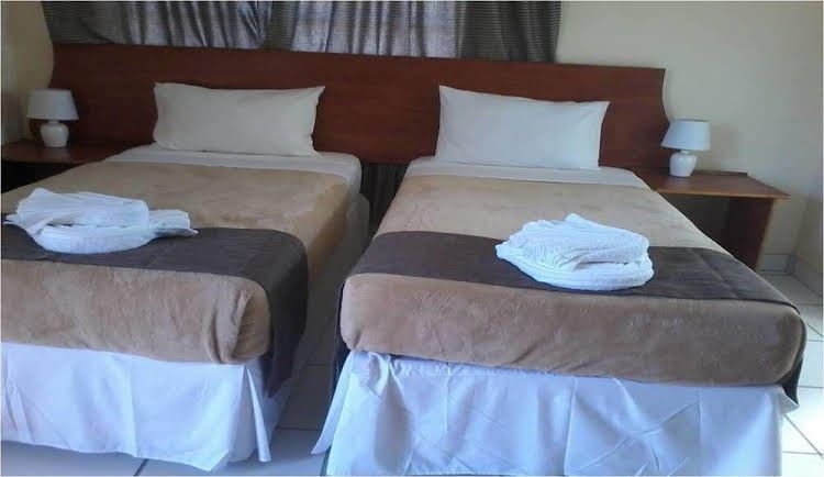 Qhwigaba Guest Lodge0