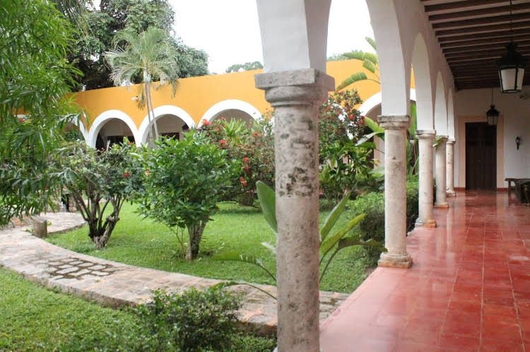Hacienda Blanca Flor0