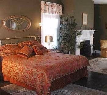 Eden Manor0