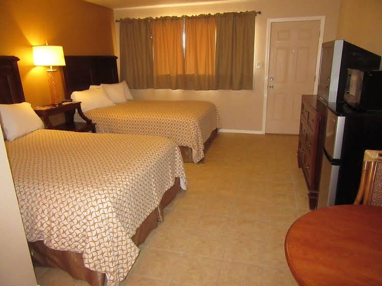 El Patio Inn0