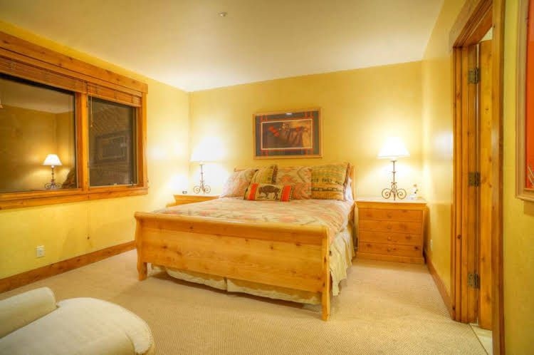 Abode at Arrowood0