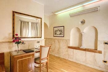 Pantheon Rooms0