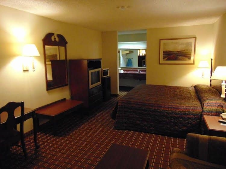 Oak Leaf Inn0