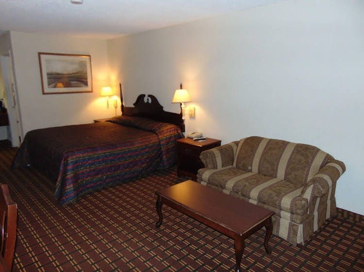 Oak Leaf Inn1