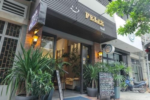 Feliz Hostel Cafe & Bar0