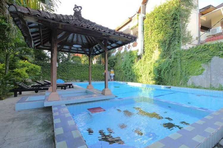โรงแรมอายุ บีช อินน์ (Airy Pantai Kuta Poppies Lane Satu Bali)0