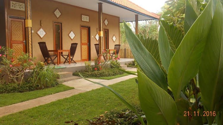 The Local Menjangan0