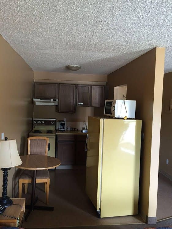Fox Creek Inn0