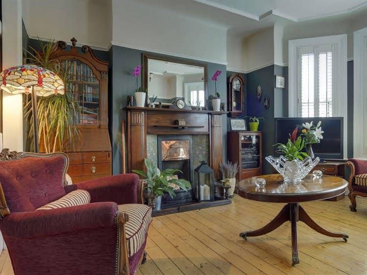 Avoca House B and B0