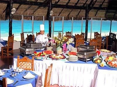 Aristos Cancun Plaza1