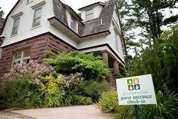 Pinehurst Inn0