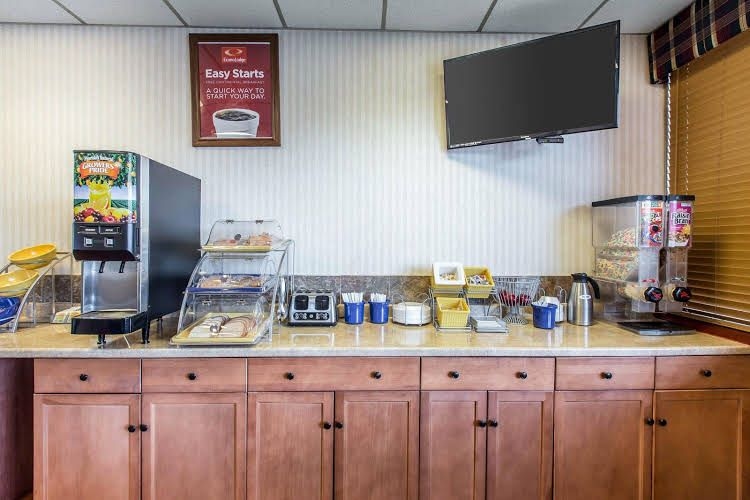Econo Lodge Calhoun2